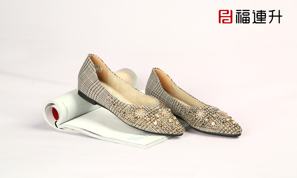 福連升民國風(fēng)格子布單鞋女鑲鉆淺口尖頭鞋平底瓢鞋圖片