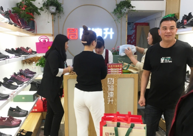 鞋店如何通過(guò)“鞋子以舊換新”的活動(dòng)盈利？