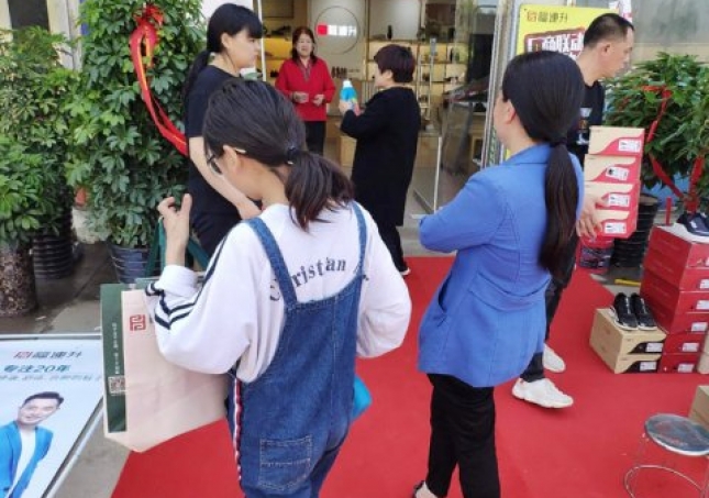 賀：福連升河南鄭州郭店鎮(zhèn)老北京布鞋、休閑鞋專賣店正式開業(yè)！